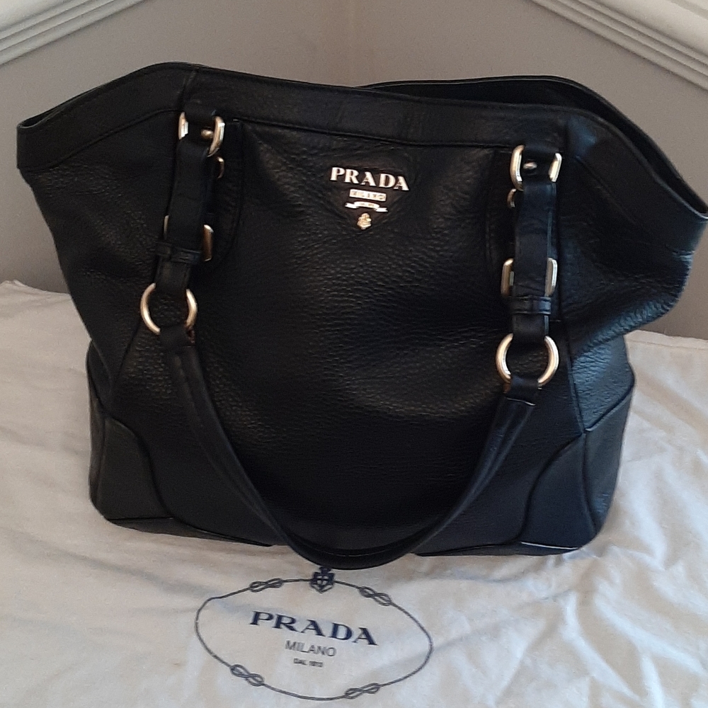 STUNNING PRADA LEATHER BAG